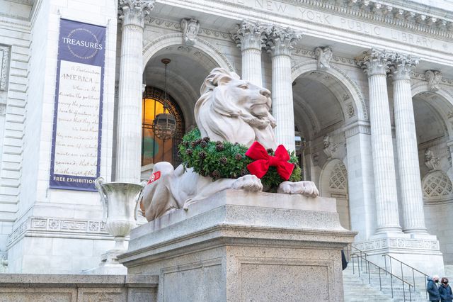 NYPL lion wearing a wreath